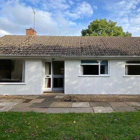 Cheerful 3 Bedroom Bungalow With Indoor Fire Place Gloucester Exteriér fotografie