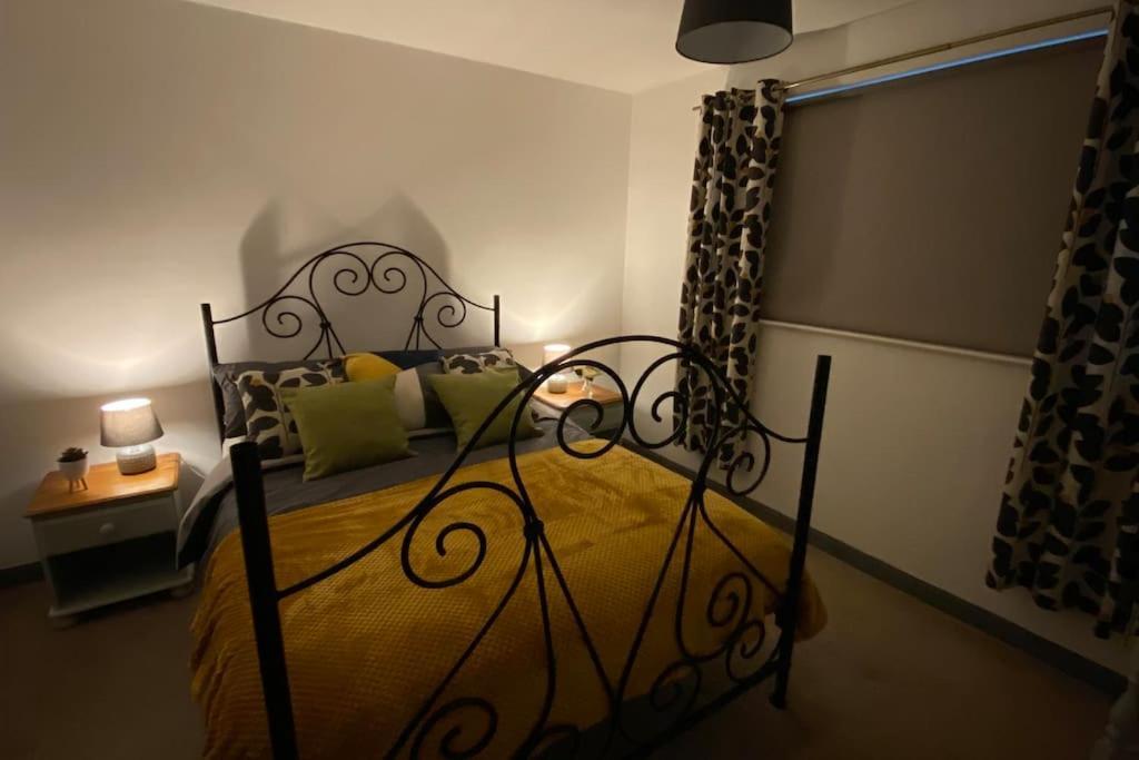 Cheerful 3 Bedroom Bungalow With Indoor Fire Place Gloucester Exteriér fotografie