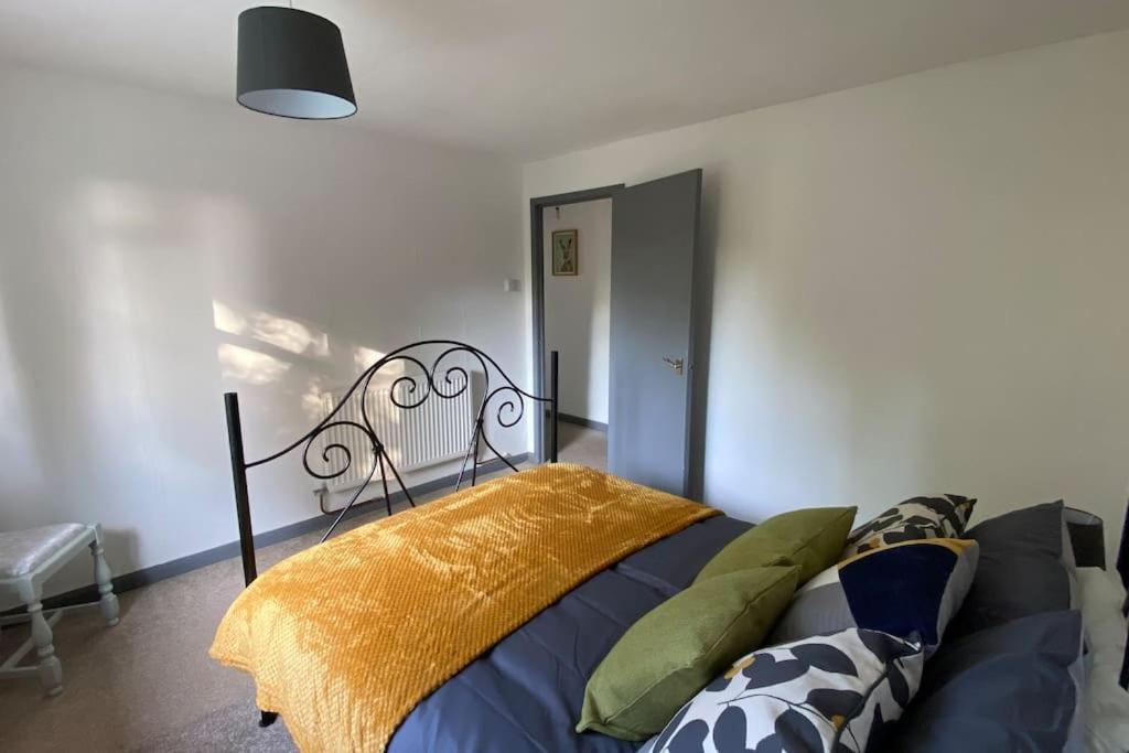 Cheerful 3 Bedroom Bungalow With Indoor Fire Place Gloucester Exteriér fotografie