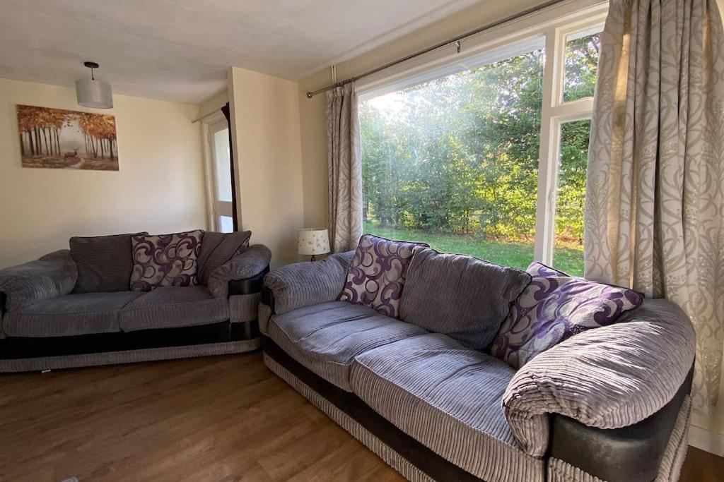Cheerful 3 Bedroom Bungalow With Indoor Fire Place Gloucester Exteriér fotografie