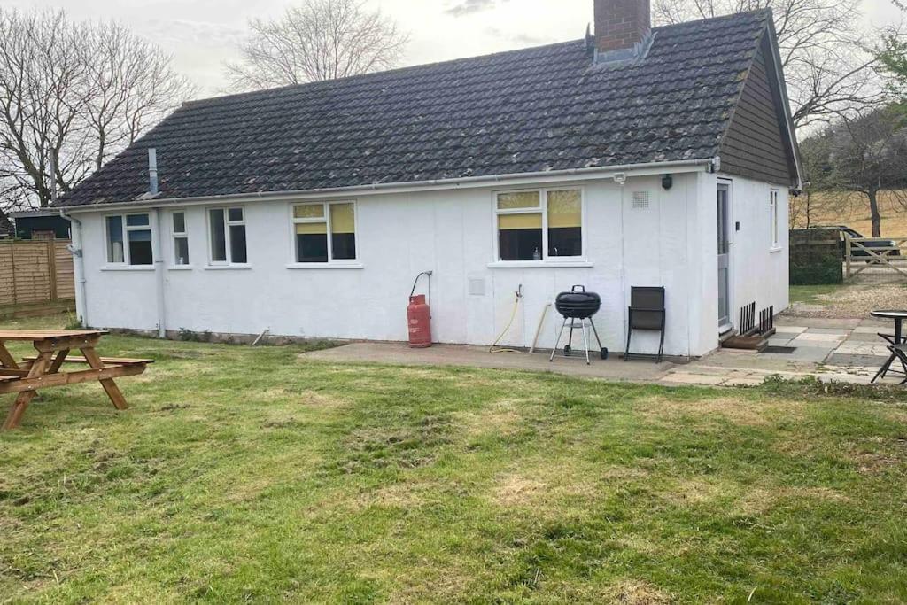 Cheerful 3 Bedroom Bungalow With Indoor Fire Place Gloucester Exteriér fotografie